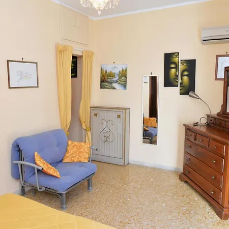 Friendly House روما