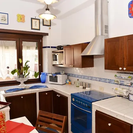 Friendly House روما