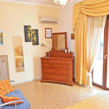 Friendly House